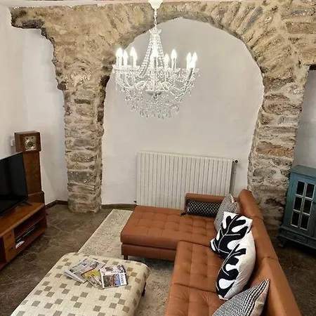 Σπίτι διακοπών 13th Century Stone House *